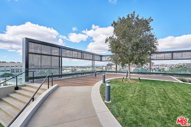 889 Francisco Street, Los Angeles CA: https://media.crmls.org/mediaz/40df20c9-c160-4dcd-94ea-2868501bd09b.jpg