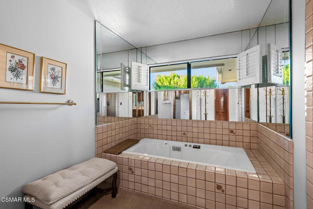 1275 Westwind Circle, Westlake Village CA: https://media.crmls.org/mediaz/40df37ed-8632-444e-9a0b-f48a3a13ca14.jpg