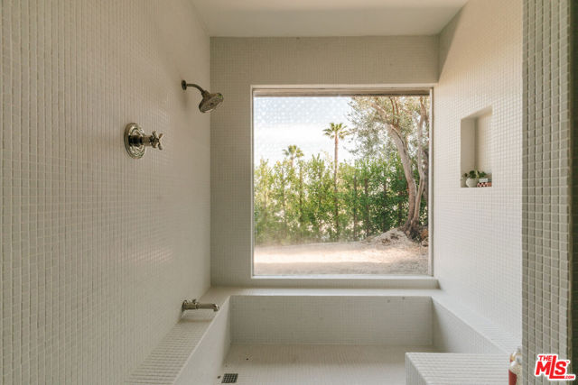 8559 Edwin Drive, Los Angeles CA: https://media.crmls.org/mediaz/40df7e2c-66e1-4282-8ea6-cb04f3c3fb33.jpg