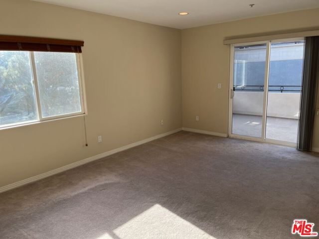 4732 Radford Avenue, Valley Village CA: https://media.crmls.org/mediaz/40dff8ec-b13a-4f08-82f7-15e77f49d8be.jpg