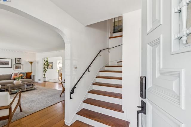 1630 Dayton Ave, Alameda CA: https://media.crmls.org/mediaz/40e061b9-5493-491d-956b-bffdb7d23372.jpg