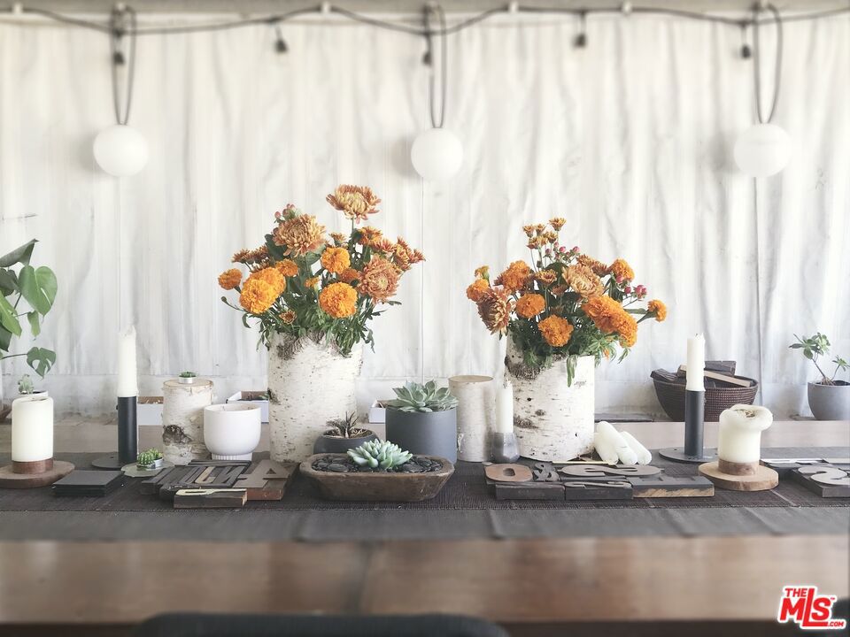 https://media.crmls.org/mediaz/40e0ab6b-fe54-4845-94c0-a2b42e70e5fe.jpg?preset=X-Large