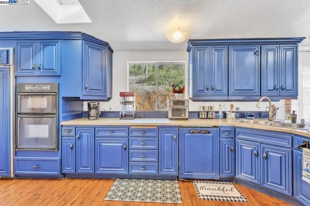 1170 Graceland Pl,  CA: https://media.crmls.org/mediaz/40e12e04-2d23-4fc3-8452-12bf58d5b7ff.jpg