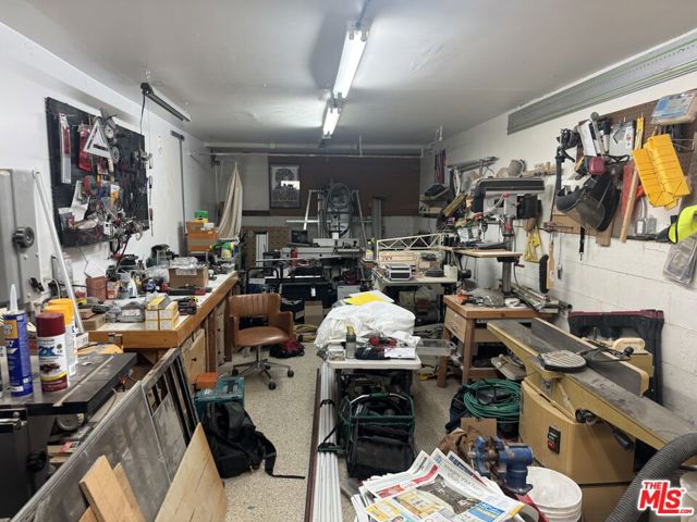 13021 Moorpark Street, Studio City CA: https://media.crmls.org/mediaz/40e142d1-65c5-4ad5-9dca-e34395756cf3.jpg