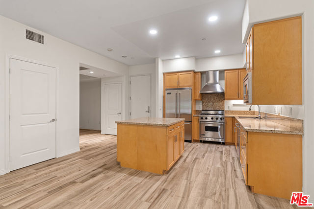 4050 Glencoe Avenue, Marina del Rey CA: https://media.crmls.org/mediaz/40e19bdb-2e21-4e87-b3c4-dcfc93653852.jpg