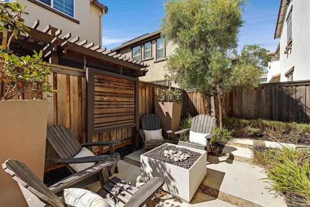 883 Barney Com, Livermore CA: https://media.crmls.org/mediaz/40e1d980-1817-49a9-b225-adc5b66d044a.jpg