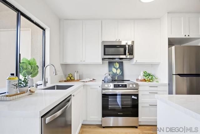 7858 Cowles Mountain Ct, San Diego CA: https://media.crmls.org/mediaz/40e24cb6-1f7f-4848-9670-fbd062c349fd.jpg