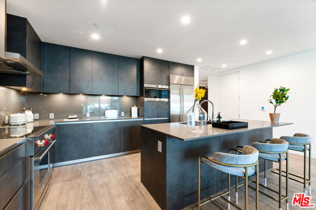 728 N Sweetzer Avenue, West Hollywood CA: https://media.crmls.org/mediaz/40e2ee4f-e163-4383-8d34-ccfdb0515328.jpg