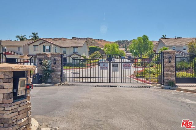 12512 Valley Vista Way, Sylmar CA: https://media.crmls.org/mediaz/40e38219-87d2-4317-987b-4925e4a2db79.jpg