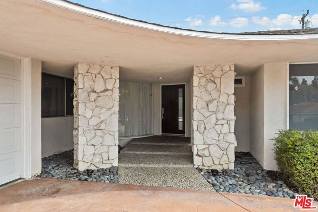 6616 Wooster Avenue, Los Angeles CA: https://media.crmls.org/mediaz/40e3a27a-ab75-4f8c-9ae8-8386e54450cf.jpg