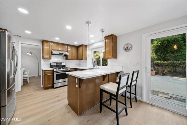 6755 Oak Springs Drive, Oak Park CA: https://media.crmls.org/mediaz/40e412ad-8f40-4953-9b20-ace8472afbc6.jpg