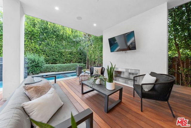 842 N Orange Grove Avenue, Los Angeles CA: https://media.crmls.org/mediaz/40e42084-8fe2-4ad6-a8f3-869c9ad6cb93.jpg
