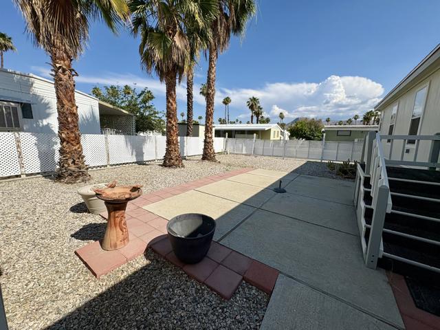 96 Sand Creek, Cathedral City CA: https://media.crmls.org/mediaz/40e49705-e9f3-4481-a9c5-f057544ebeb3.jpg