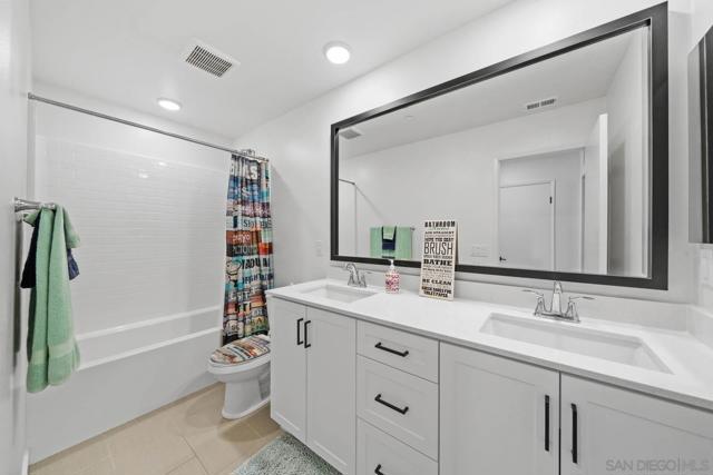 35052 Hacienda Heights, Fallbrook CA: https://media.crmls.org/mediaz/40e5279e-f0d1-45d5-b565-8e82a0c68851.jpg