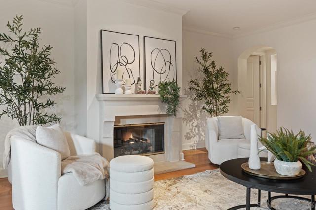 1040 Genter St, La Jolla CA: https://media.crmls.org/mediaz/40e54e8a-0ae3-4f7d-b047-b8de58614539.jpg