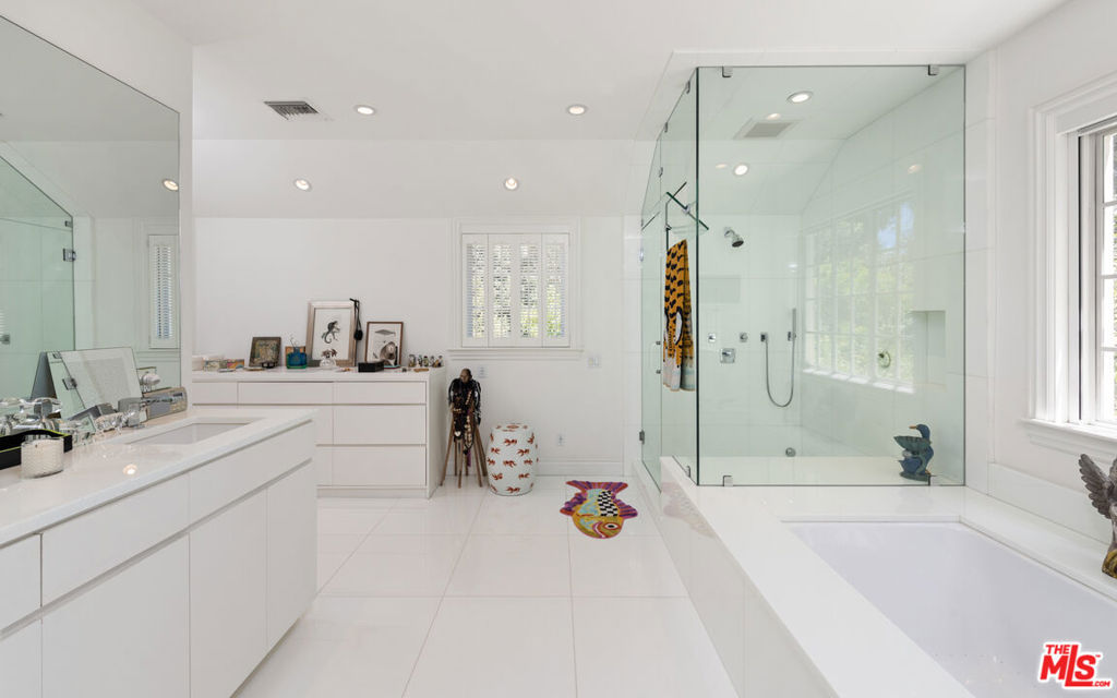1115 N Beverly Drive