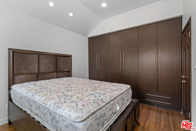 6656 Colgate Avenue, Los Angeles CA: https://media.crmls.org/mediaz/40e6e26d-eff9-4d86-9aa9-2a9cd6d34e92.jpg