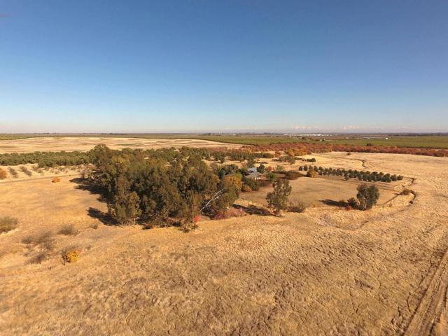 27643 County Road 88, Winters CA: https://media.crmls.org/mediaz/40e6fb27-7765-480f-b5fe-fc90ac173d0b.jpg