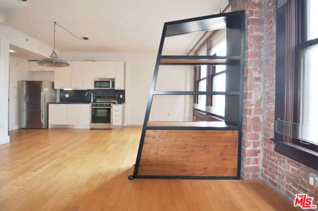 460 S Spring Street, Los Angeles CA: https://media.crmls.org/mediaz/40e73d22-c1f4-4bf2-8bbf-d642000b178c.jpg