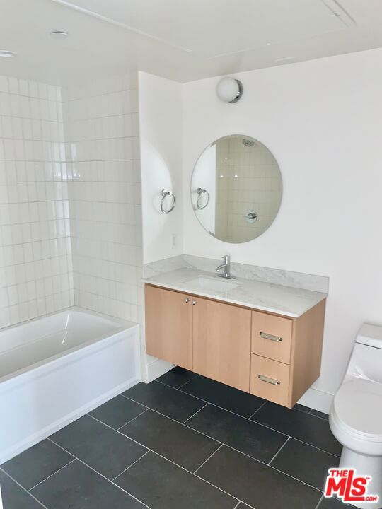1822 Overland Avenue, Los Angeles CA: https://media.crmls.org/mediaz/40e7412a-949a-4990-92de-f27b4dc5063a.jpg