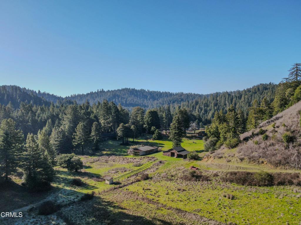 https://media.crmls.org/mediaz/40e7f2df-c757-4e1e-b3e5-384dfdad68e5.jpg?preset=X-Large