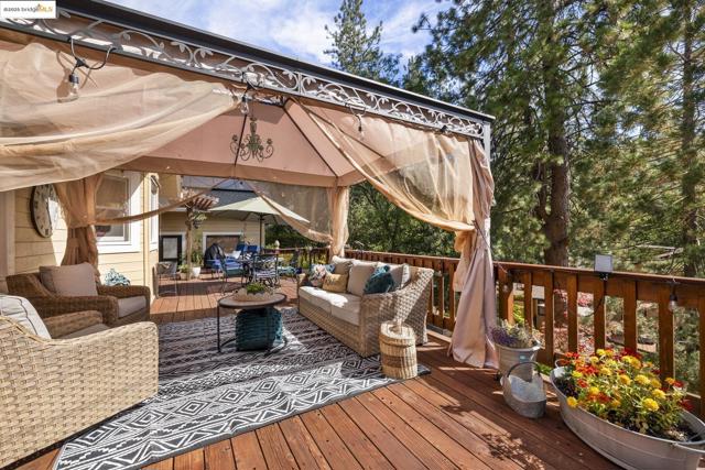 20581 Gerber Rd, Tuolumne CA: https://media.crmls.org/mediaz/40e80ecb-eb38-47c2-9e91-af3ec59a012a.jpg