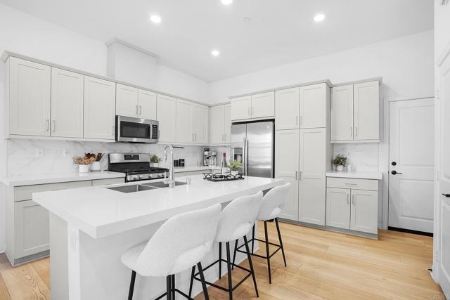 Detail Gallery Image 12 of 39 For 2040 Bluestone Cir, Chula Vista,  CA 91913 - 3 Beds | 2/1 Baths