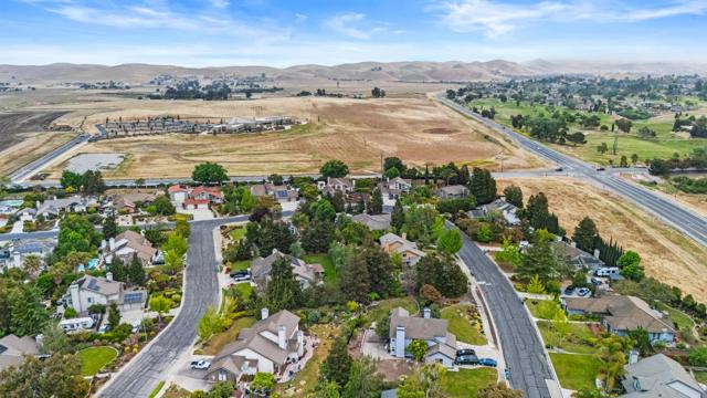 151 Tierra Del Sol, Hollister CA: https://media.crmls.org/mediaz/40e85faf-1dfe-4fff-900d-ffb0b2b275fc.jpg