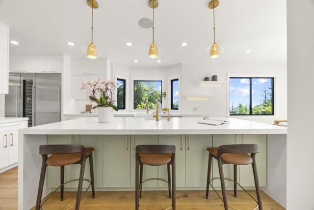 1095 Macadamia Drive, Hillsborough CA: https://media.crmls.org/mediaz/40e894a4-6b81-4e9a-b01b-3ee656e24438.jpg
