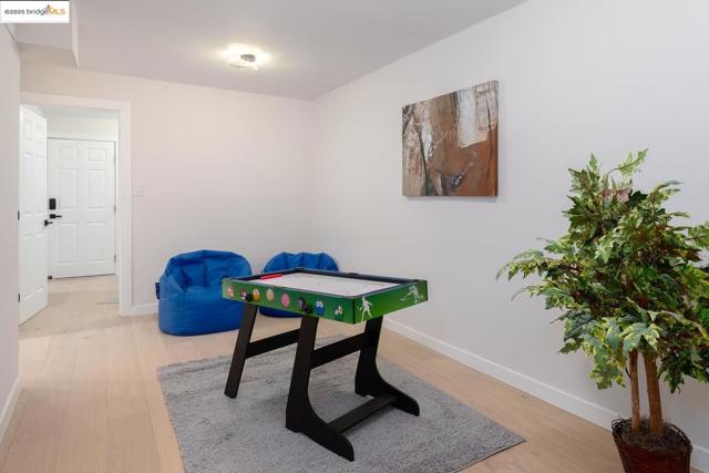 1515 Hampel St, Oakland CA: https://media.crmls.org/mediaz/40e8b5a1-0b75-4d6c-b52b-92b74ae9bf34.jpg