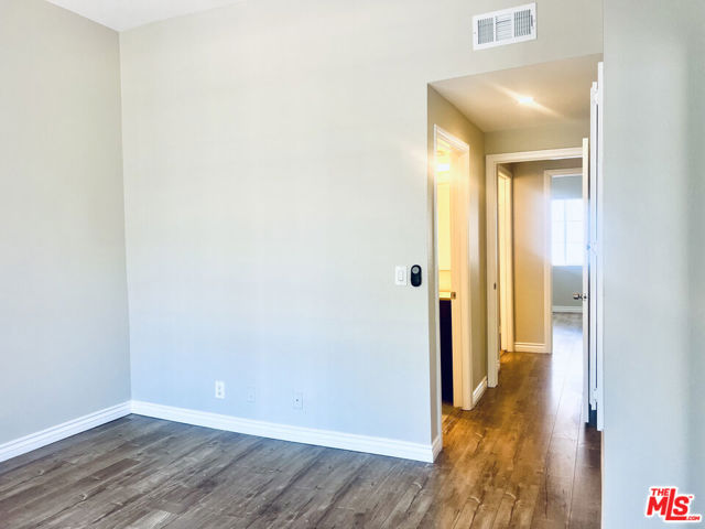 4349 CAHUENGA, Toluca Lake CA: https://media.crmls.org/mediaz/40e8e0ec-14e6-4e5d-b1a9-237adfc7cda1.jpg