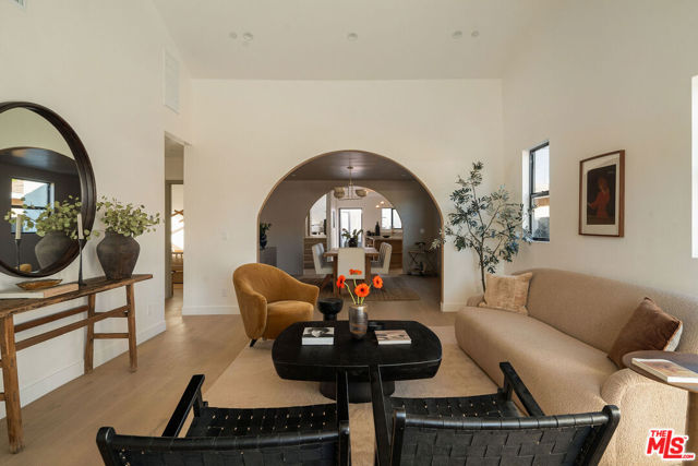 3923 Revere Avenue, Los Angeles CA: https://media.crmls.org/mediaz/40e8f5ba-0b14-46e1-9fa4-cf9f59cd64b8.jpg