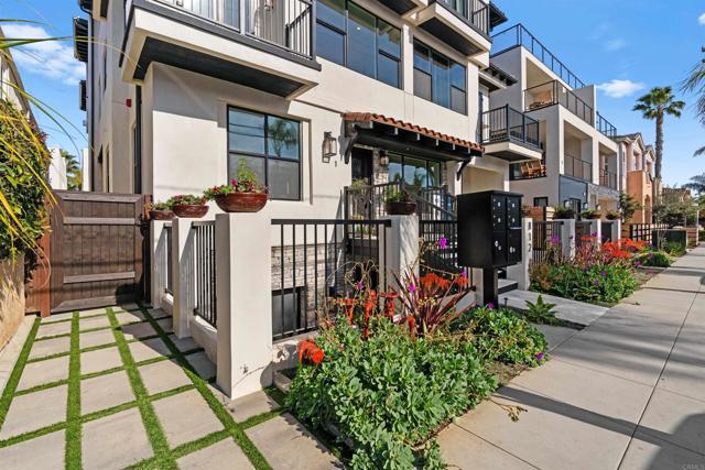 812 N Cleveland Street, Oceanside CA: https://media.crmls.org/mediaz/40e90d93-9603-455e-b030-dbba893ca465.jpg