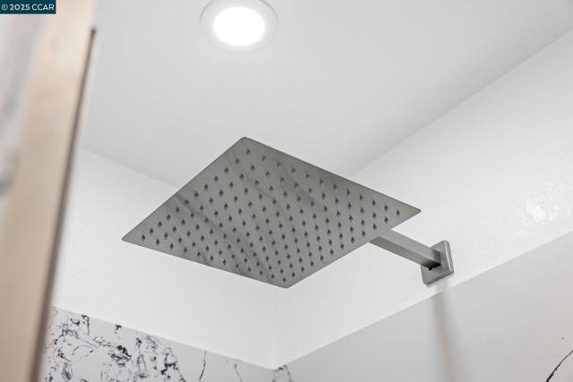 2133 39Th Ave, Oakland CA: https://media.crmls.org/mediaz/40e94a29-4a60-4fa0-a2ba-5f534ec7db9d.jpg