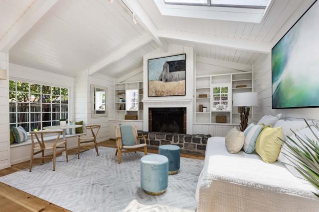 448 Felton Drive, Menlo Park CA: https://media.crmls.org/mediaz/40e96cea-9a0a-4e9b-b545-7862548f9382.jpg