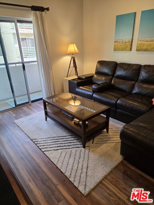 7100 Alvern Street, Los Angeles CA: https://media.crmls.org/mediaz/40e97643-80b0-41e1-8799-635c7ed8ddb1.jpg