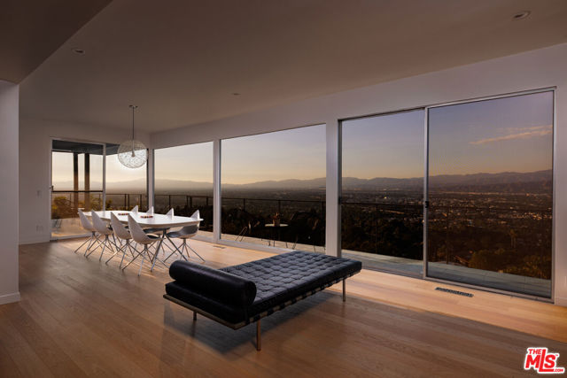 3268 Wrightwood Drive, Studio City CA: https://media.crmls.org/mediaz/40e98200-2e1f-4aa1-b252-41ea864d5077.jpg