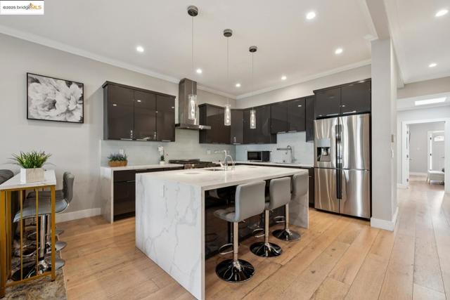 1537 Revere AVE, San Francisco CA: https://media.crmls.org/mediaz/40e991cf-d196-4fa2-93d2-e6775d42a7a8.jpg
