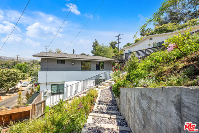 4841 Minden Place, Los Angeles CA: https://media.crmls.org/mediaz/40e9d1a9-6d77-47c3-a039-11f35bb69097.jpg