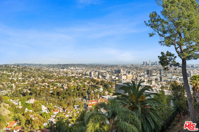 2204 Maravilla Drive, Los Angeles CA: https://media.crmls.org/mediaz/40e9dc3f-e6bd-42c8-b5c3-c57b7a356032.jpg