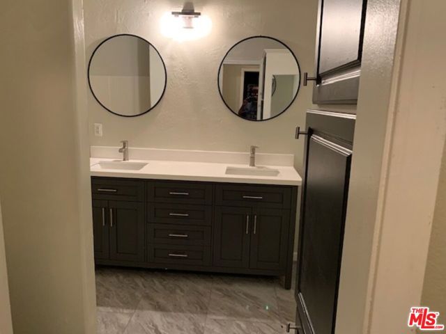 121 Navajo Lane, Topanga CA: https://media.crmls.org/mediaz/40e9dd57-f825-46d8-a53a-35ffafe0b227.jpg