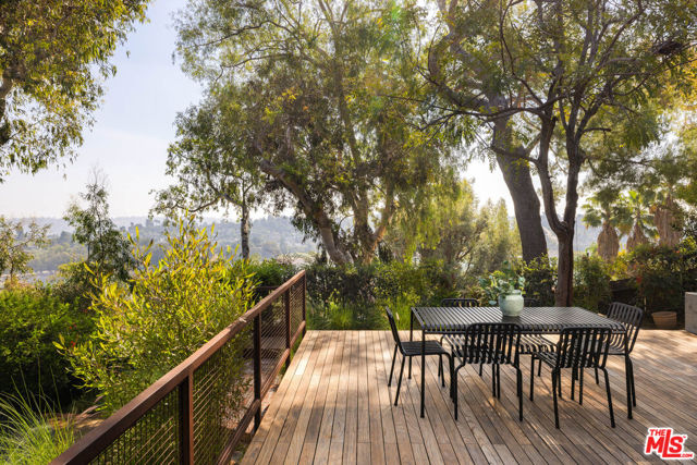 Image 8 of 57 For 2206 Micheltorena Street