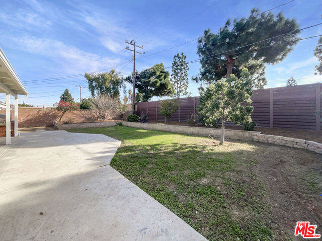 226 Calle La Sombra, Camarillo CA: https://media.crmls.org/mediaz/40ea810c-1ca4-43d8-ad09-e040dc45536b.jpg