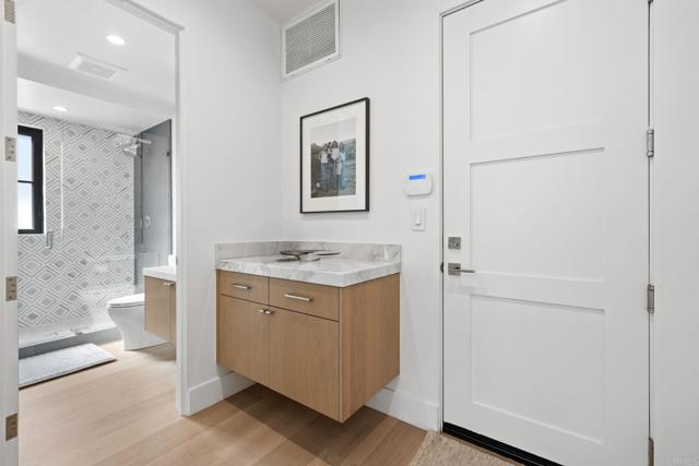 Detail Gallery Image 22 of 72 For 119 41st St, Newport Beach,  CA 92663 - 3 Beds | 5 Baths