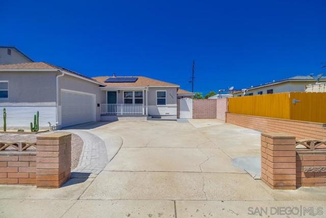 3484 Armstrong St, San Diego CA: https://media.crmls.org/mediaz/40eb5e79-1af5-4b60-a34c-3e38d59dc7e4.jpg