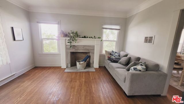 5409 Russell Avenue, Los Angeles CA: https://media.crmls.org/mediaz/40eb6f1e-0e53-46a3-b03c-06457bcd6242.jpg