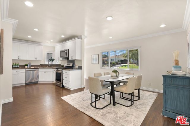 8420 Bleriot Avenue, Los Angeles CA: https://media.crmls.org/mediaz/40eb88f2-f171-4ff0-8184-d162106d3f65.jpg