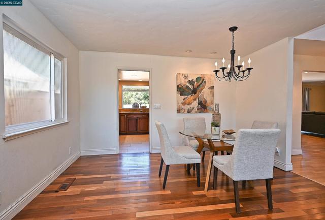 5091 Saint Celestine Ct, Concord CA: https://media.crmls.org/mediaz/40ec2ea7-113c-4323-a47d-6cb6f577f2d1.jpg