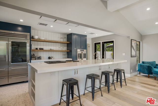 8400 Mulholland Drive, Los Angeles CA: https://media.crmls.org/mediaz/40ec3f12-ef42-450c-a2e8-1a105803c7da.jpg