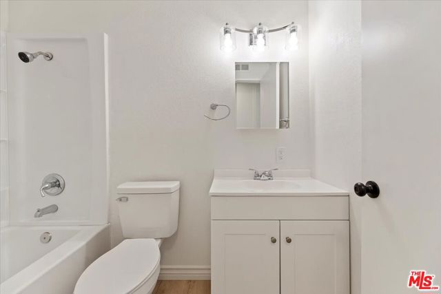 6042 Cahuilla Avenue,  CA: https://media.crmls.org/mediaz/40ec435e-8306-4ace-8cf6-d0c32e05ccbc.jpg